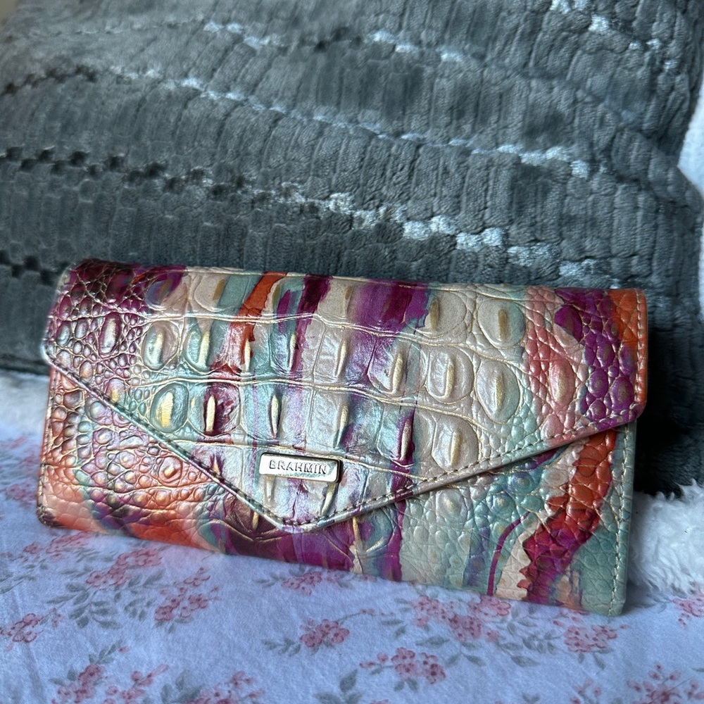 EUC Brahman wallet Veronica